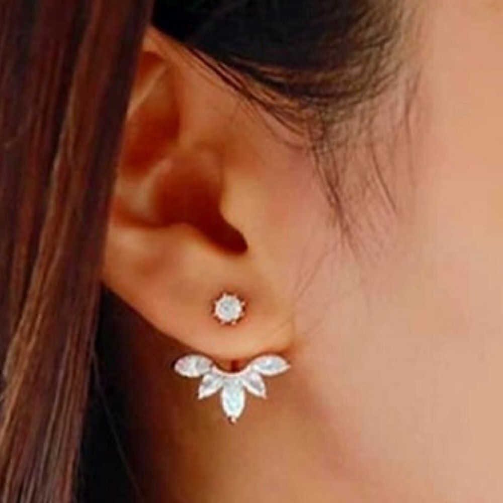SILVER DIAMOND EAR CRAWLER EARRINGS